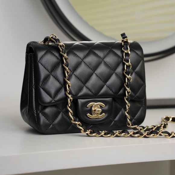CHANEL Black Quilted Crossbody Bag - Picture 6 of 9